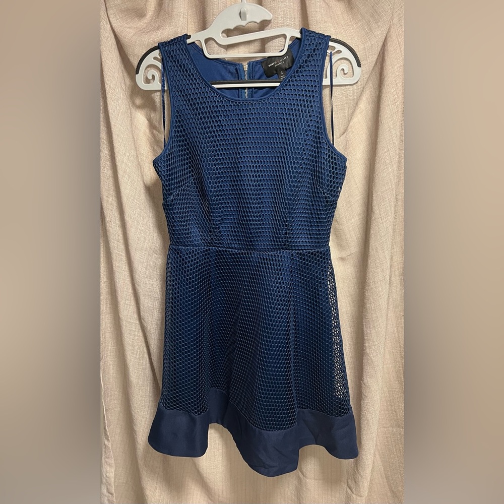 Romeo + Juliet Couture - Blue Textured Midi Dress with Exposed Gold Zipper